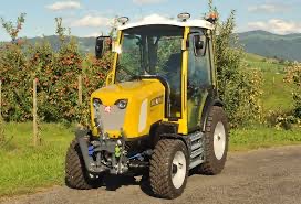 Rigitract E-Traktor. Leise. Sauber. Schweizerisch.